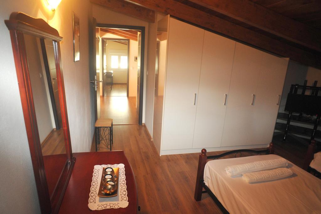 Villa Poulades Gouvia Rum bild