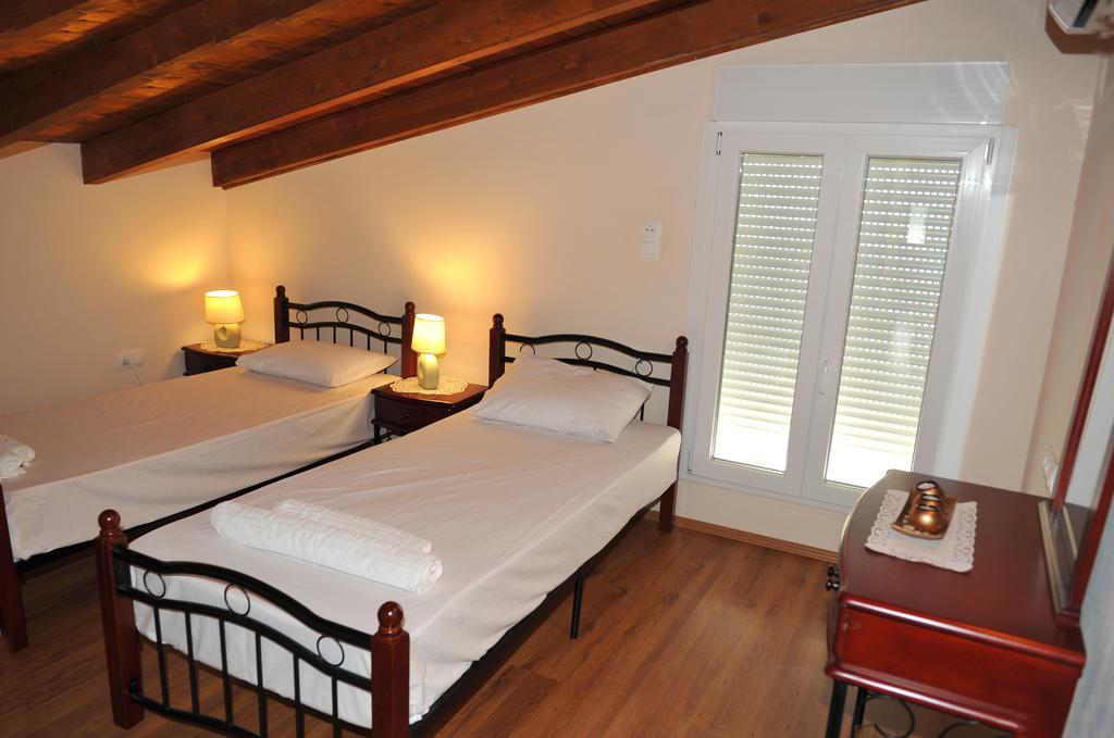 Villa Poulades Gouvia Rum bild