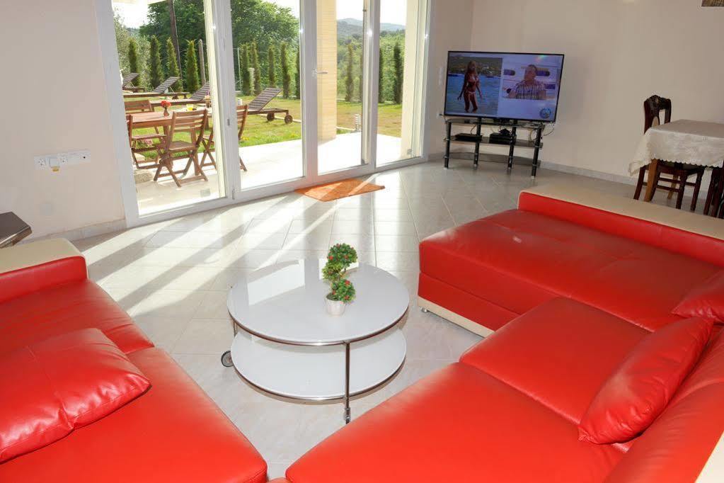 Villa Poulades Gouvia Exteriör bild